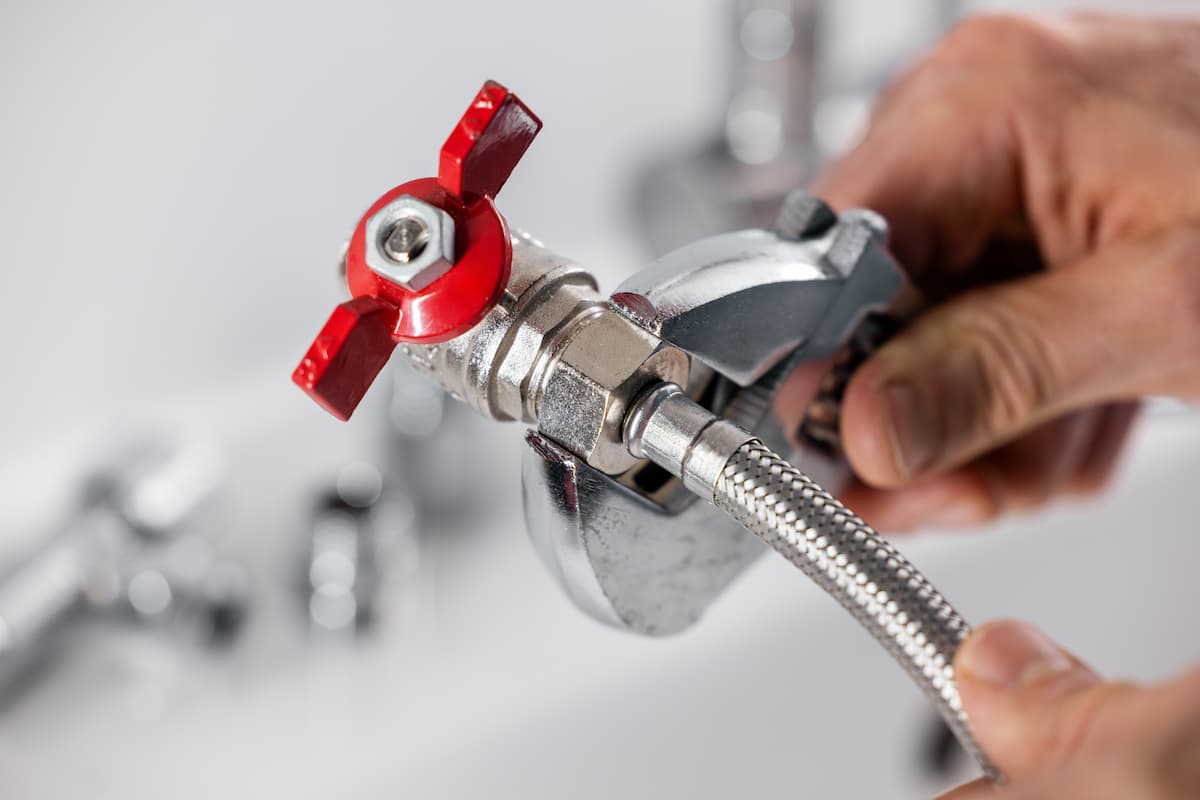  Warning Signs You Need a Plumber